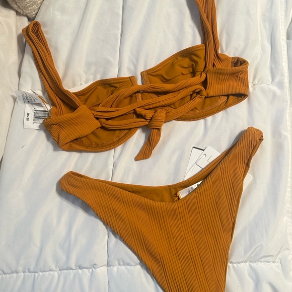 L*Space Camellia Bikini Top and Cabana Bottom (set) - Picture 3 of 4